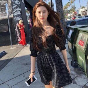 Đầm Đen Nữ Thời Trang Thiết Kế Hàn Quốc Tay Phồng Cổ Vuông Chấm Bi
