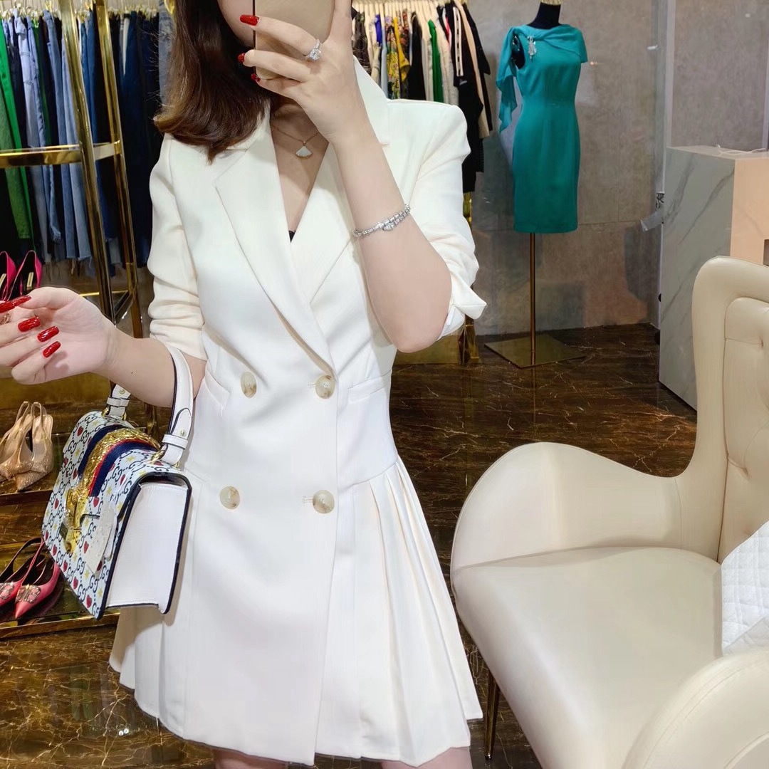 Set Vest Nữ Trắng Kèm Chân Váy Xếp Ly Công Sở Đầu Thu 2026 Thanh Lịch
