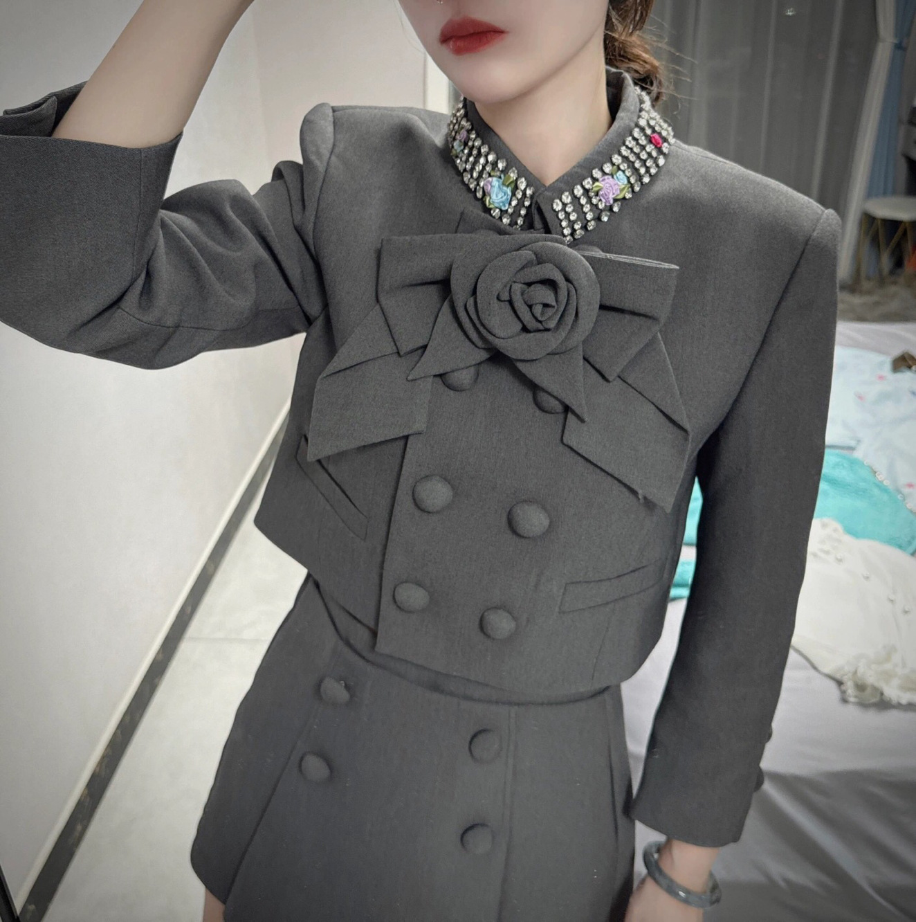 Set Vest Nữ Thu Đông 2026 Đính Đá Hoa Hồng Áo Vest Chiết Eo Kèm Chân Váy Thanh Lịch - Ảnh 2