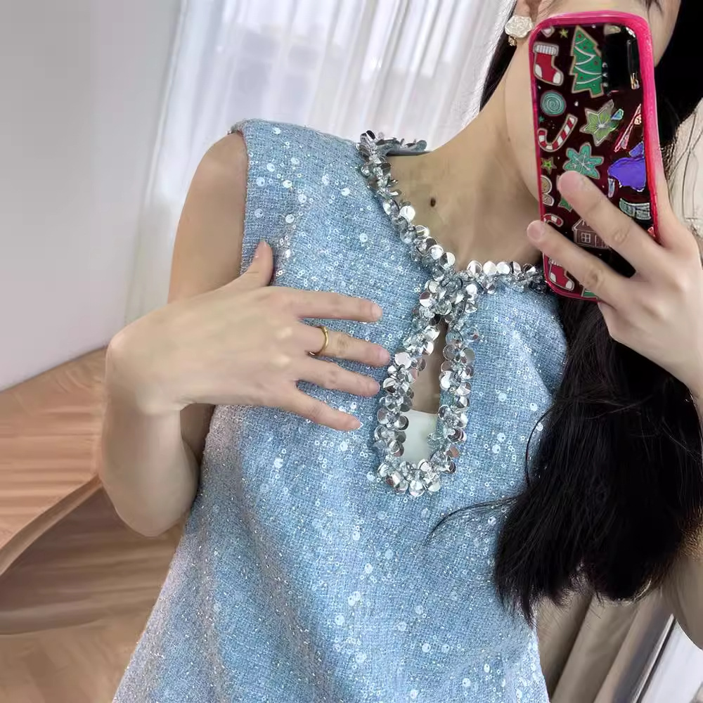 Đầm Nữ Đầu Thu 2026 Tweed Dệt Thô Cut-Out Đính Sequin Và Đá Cổ Tròn Sát Nách Sang Trọng - Ảnh 3