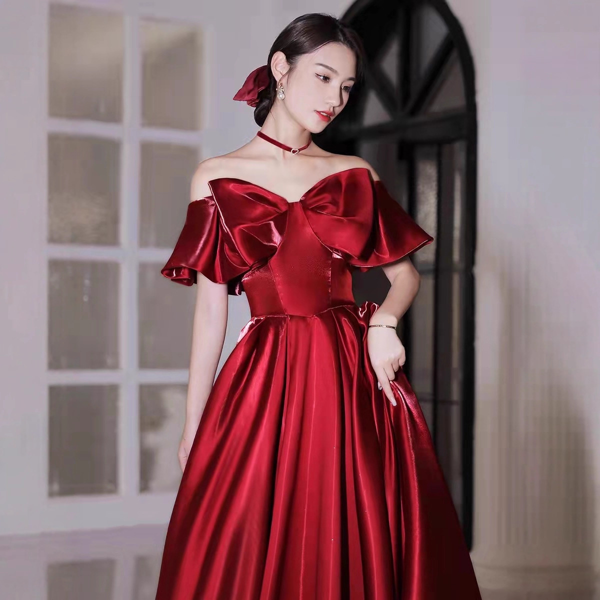 Đầm Dự Tiệc Đỏ Nữ Lệch Vai Chất Liệu Satin Sang Trọng Phong Cách Ngọt Ngào 2026 - Ảnh 2