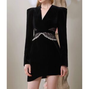 Đầm Nhung Nữ Màu Đen Cổ V Phối Ren Đính Dây Đá Phong Cách Tiểu Thư Pháp Thanh Lịch