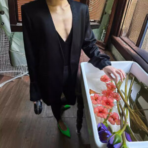 Alternative view of Áo Blazer Nữ Đen Satin Acetate Tay Bèo Phong Cách Thanh Lịch Tối Giản Tôn Dáng Thời Trang