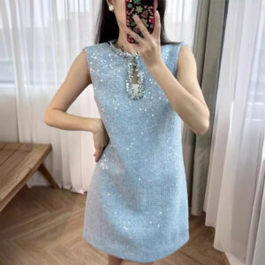 Đầm Nữ Đầu Thu 2026 Tweed Dệt Thô Cut-Out Đính Sequin Và Đá Cổ Tròn Sát Nách Sang Trọng