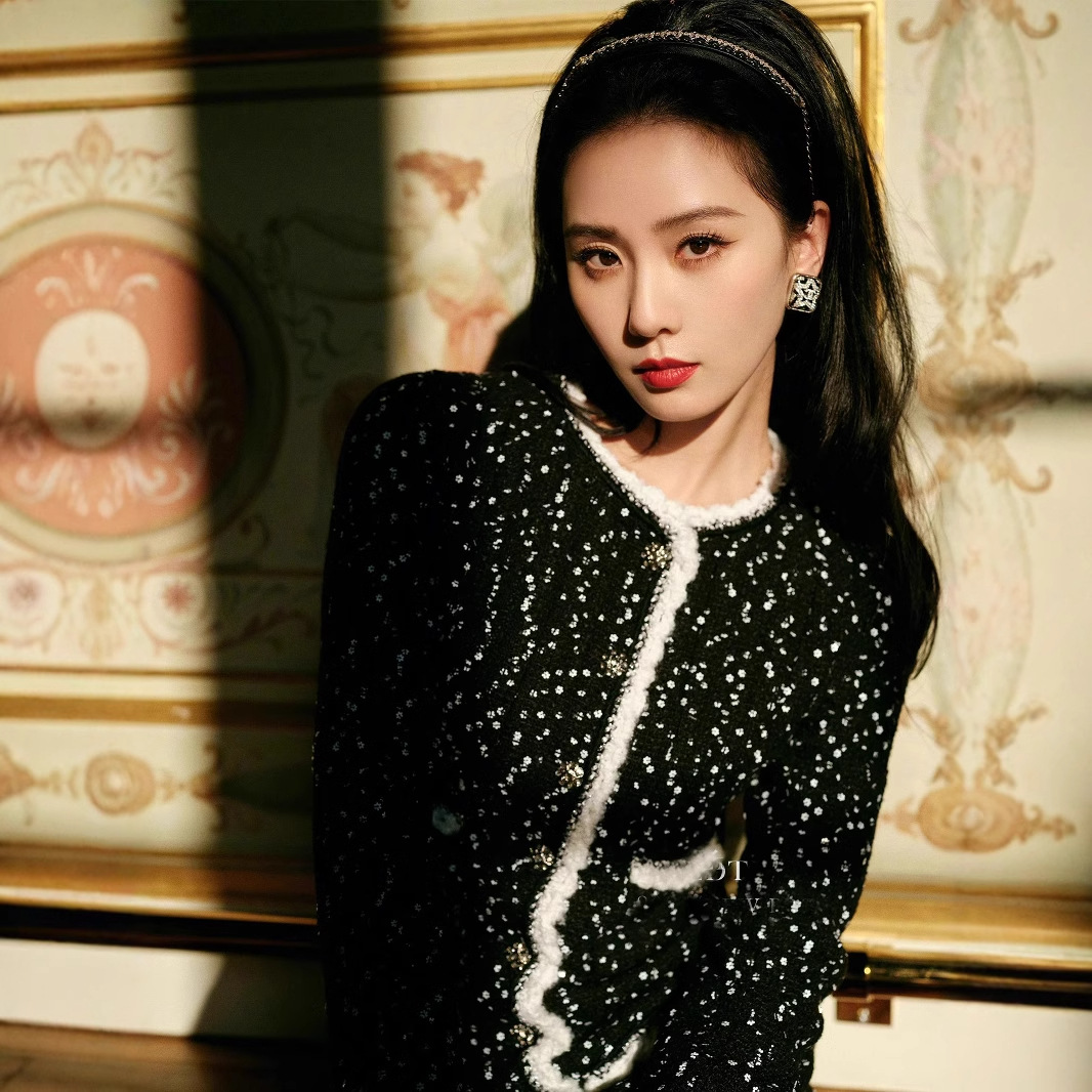 Áo Khoác Dạ Tweed Nữ Thu Đông 2026 Đính Sequin Sang Trọng Thiết Kế Thời Trang Cao Cấp - Ảnh 4
