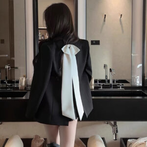 Áo Blazer Nữ Màu Đen Thu 2026 Dáng Rộng Thiết Kế Xẻ Tà Sau Phong Cách Thanh Lịch Hiện Đại