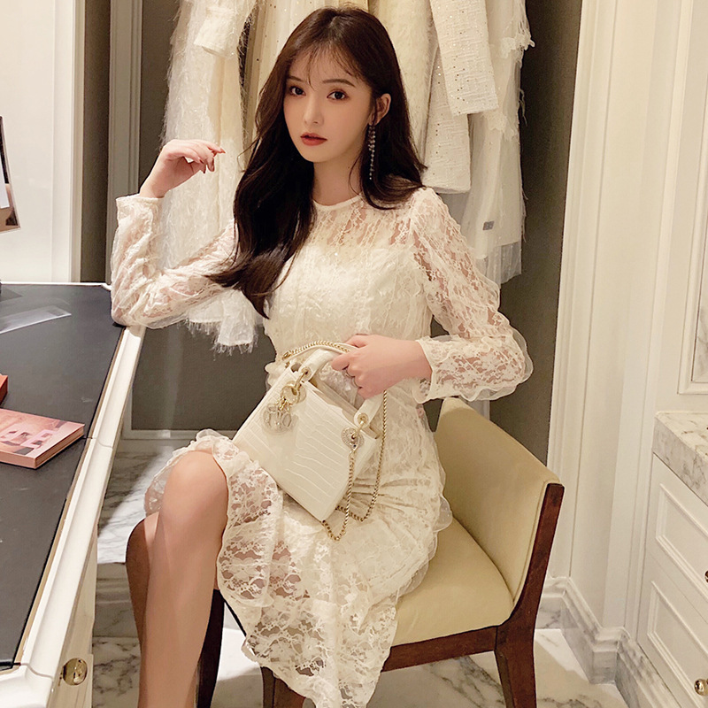Đầm Nữ Ren Đính Hạt Dáng Đuôi Cá Tay Dài Cut Out Thanh Lịch Sang Trọng Thu 2026