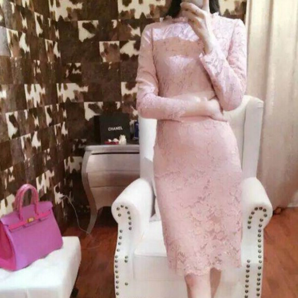 Váy Liền Nữ Màu Hồng Phối Ren Dáng Ôm Body Tay Dài Thanh Lịch