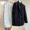 Áo Blazer Nữ 2026 Cổ Ve Họa Tiết Chữ Cái Đính Đá Dáng Suông Rộng Thanh Lịch