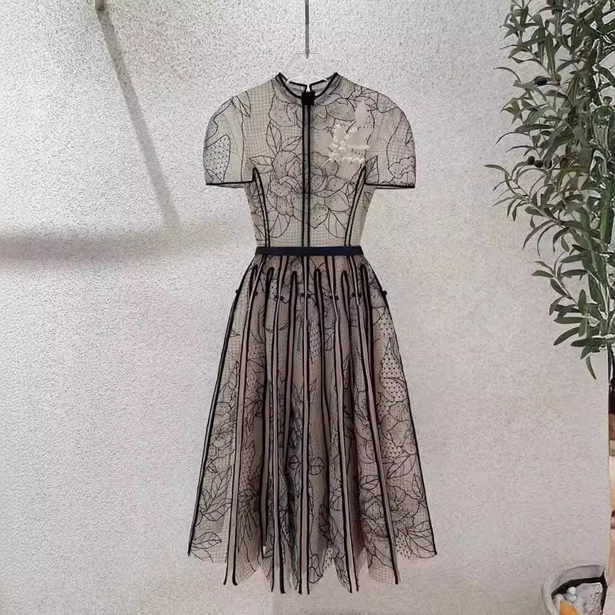 Đầm Nữ Thêu Hoa 3D Phối Lưới Xuyên Thấu Phong Cách Tiểu Thư Thanh Lịch Sang Trọng Đi Du Lịch - Ảnh 2