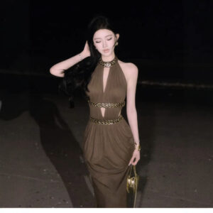 Đầm Dài Nữ Cổ Yếm Chữ V Hở Lưng Gợi Cảm Đính Sequin Cầu Kỳ Phong Cách Nghỉ Dưỡng Sang Trọng - Ảnh 4