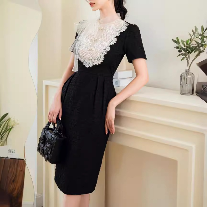 Váy Liền Nữ Phối Đen Trắng Ren Thêu Hoa Phối Lưới Thanh Lịch - Ảnh 3