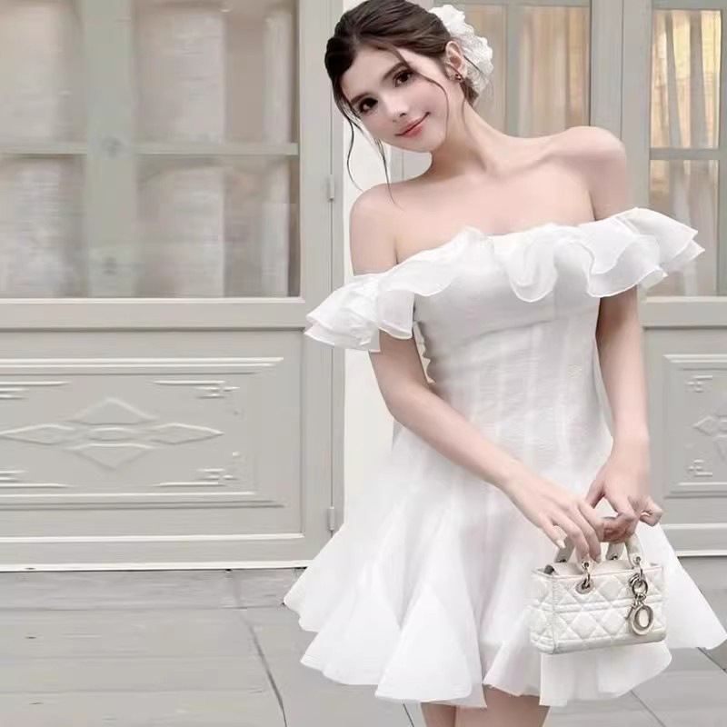 Đầm Trắng Trễ Vai Bèo Nhún Phong Cách Nữ Tính Ngọt Ngào