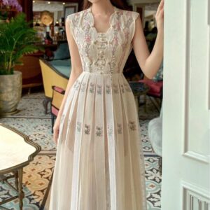 Đầm Nữ Cổ V Không Tay Họa Tiết Hoa Nhí Thêu Cầu Kỳ Phong Cách Ngọt Ngào Sang Trọng