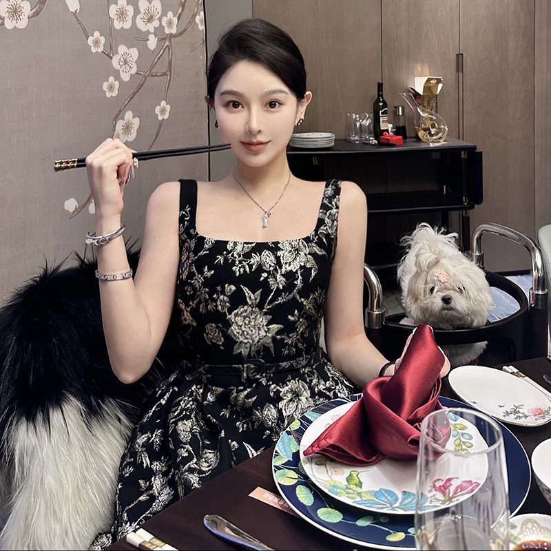 Đầm Nữ Đen Dài Thêu Kim Tuyến Hoa Văn Jacquard Sang Trọng Thanh Lịch Thu 2026 - Ảnh 3