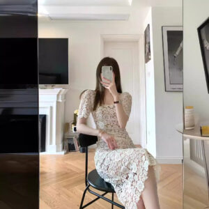 Đầm Ren Đục Lỗ Dáng Dài Vừa Phong Cách Cung Đình Sang Trọng - Ảnh 3