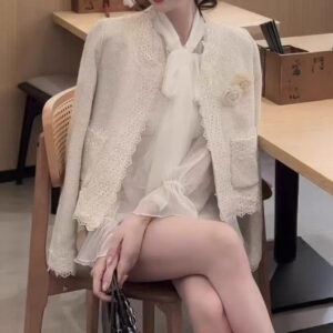 Áo Khoác Nữ Trắng Đính Sequin Cao Cấp Phong Cách Tiểu Hương Pháp Thanh Lịch Thu 2026