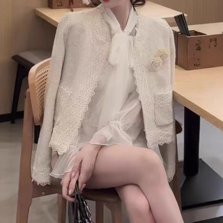 Áo Khoác Nữ Trắng Đính Sequin Cao Cấp Phong Cách Tiểu Hương Pháp Thanh Lịch Thu 2026
