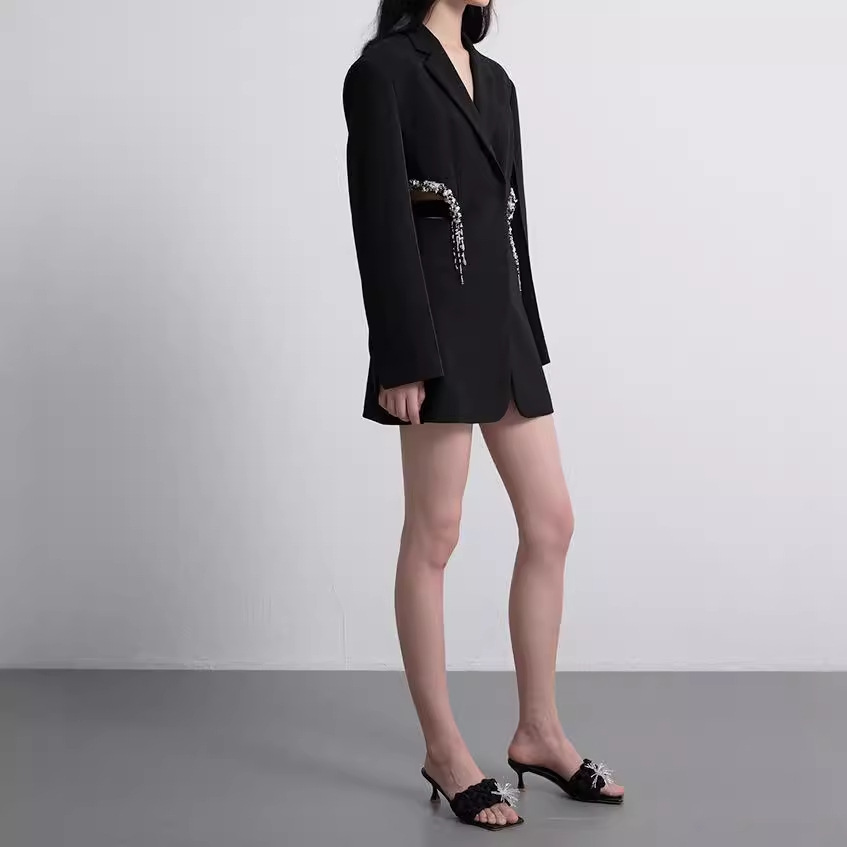 Áo Blazer Nữ Màu Đen 2026 Phong Cách Audrey Hepburn Tay Dài Đính Đá Thủ Công Hở Eo Thanh Lịch - Ảnh 2
