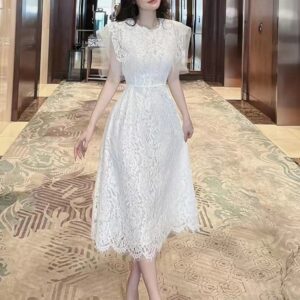 Đầm Nữ Ren Trắng 2026 Cổ Tròn Eo Cao Tôn Dáng Thanh Lịch Phong Cách Tiểu Thư Đầm Phụ Dâu