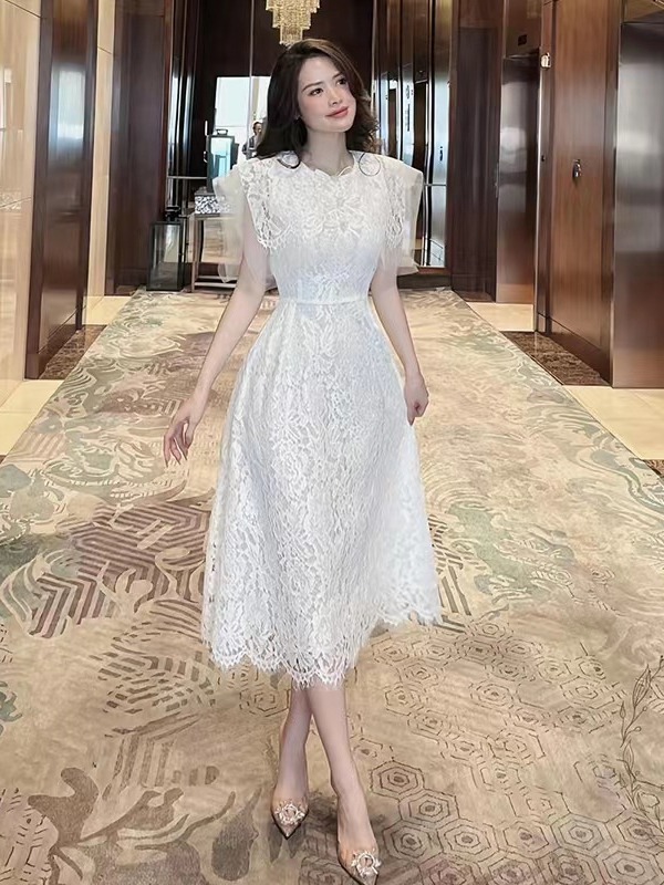 Đầm Nữ Ren Trắng 2026 Cổ Tròn Eo Cao Tôn Dáng Thanh Lịch Phong Cách Tiểu Thư Đầm Phụ Dâu