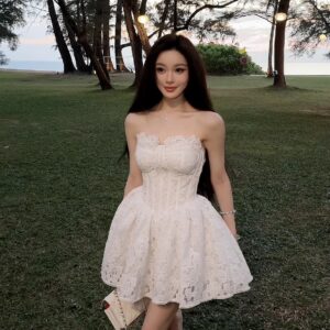 Đầm Ren Trắng Cúp Ngực Có Gọng Xương Cá Ôm Eo Phong Cách Pháp - Ảnh 3