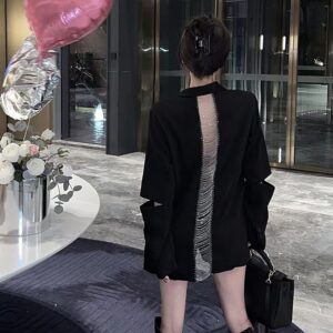 Áo Blazer Nữ Đen 2026 Thiết Kế Hở Lưng Cut Out Phối Dây Xích Dáng Rộng Thời Trang Cá Tính